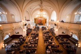 Die gemeinsame akademische und militärische Feier im Sparkassensaal. ©ÖBH/Carina Karlovits 